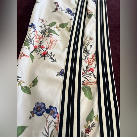 Athleta Contender 7/8 Tight Leggings Blossom Floral Side Stripe Size Small - Picture 4 of 13